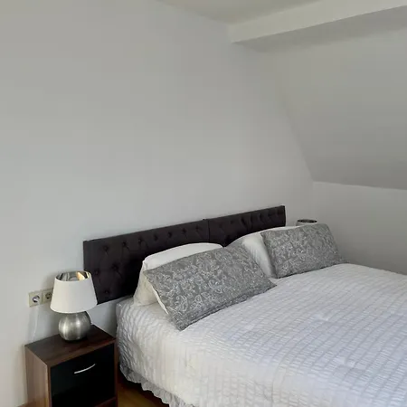 Ristorante Pizzeria Moenchle Apartment Hulben